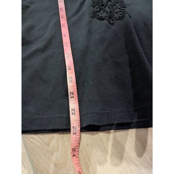 Sz XL V-Neck Tee w/ Lace Collar - Picture 6 of 7